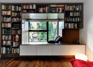 Уютный кабинет с библиотекой